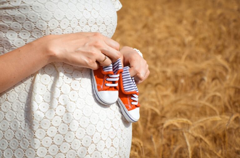 Capturing the Beauty of Motherhood: Stunning Maternity Photos